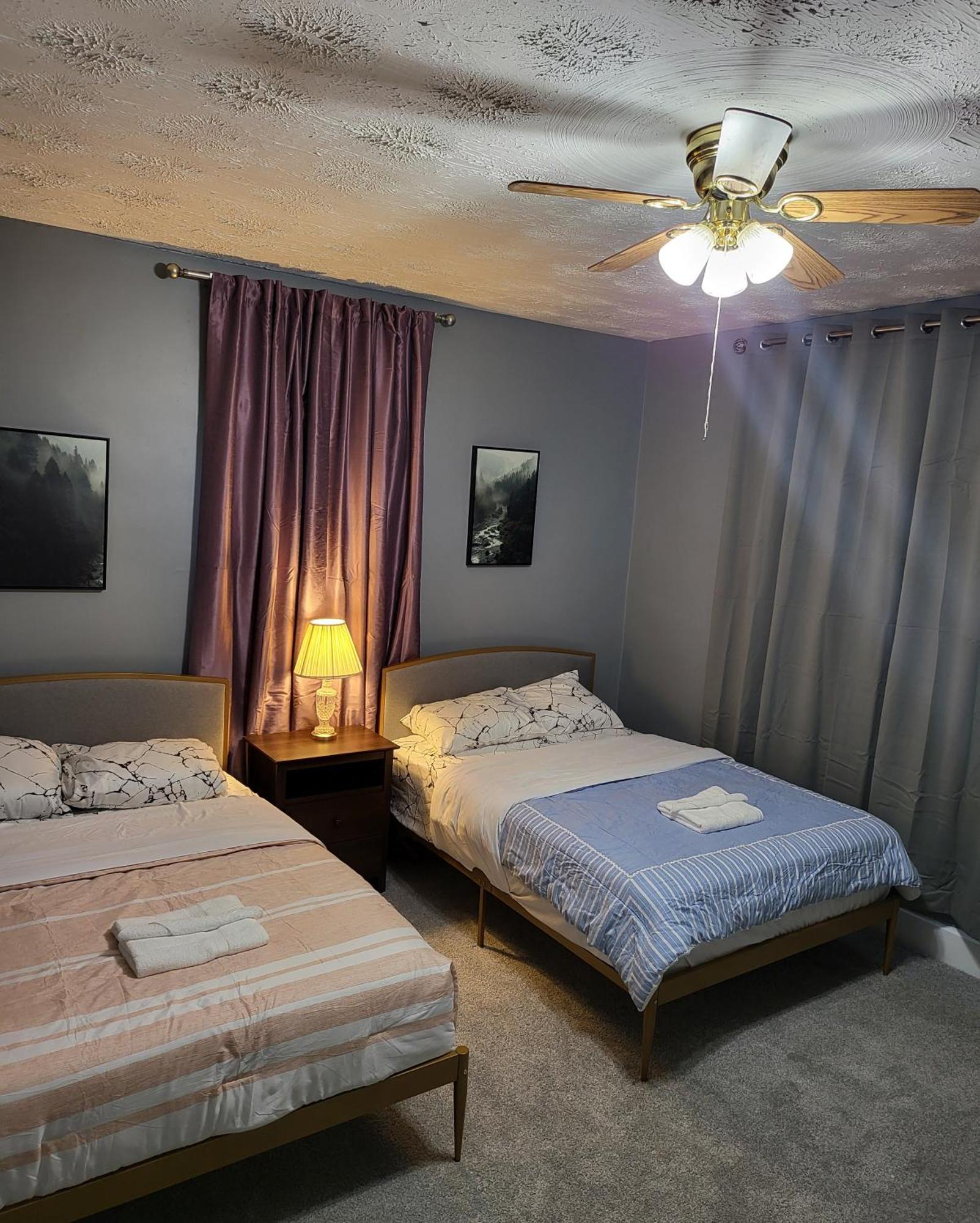 Guest Room With Two Double Beds In Columbus Oh, Airport Location Exterior photo